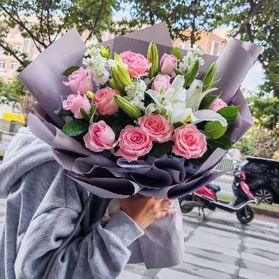 贵阳11朵戴安娜粉玫瑰百合，与你一起追逐梦想
