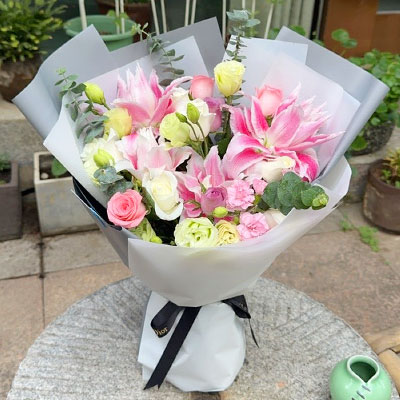 贵阳9朵玫瑰混搭百合，爱恋纯真无邪